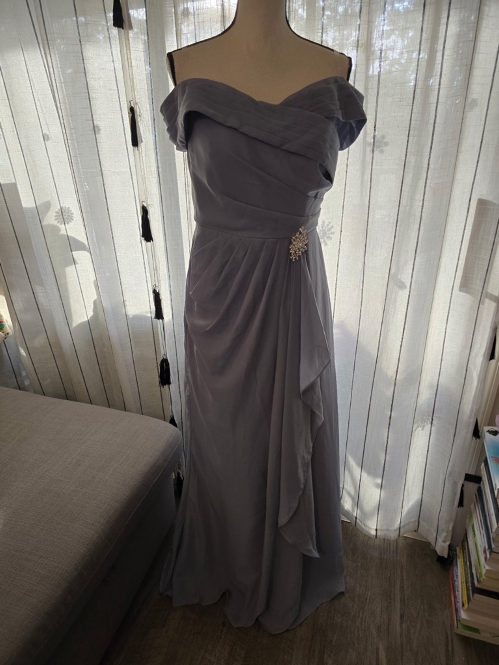 One-Shoulder Lavender Evening Gown with Draped Waist and Brooch Detail